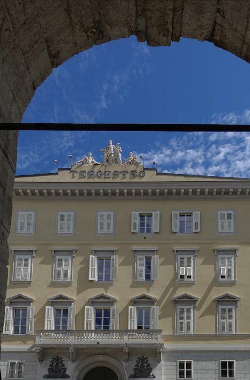 Tergesteo Palace Suite Trieste Exteriör bild